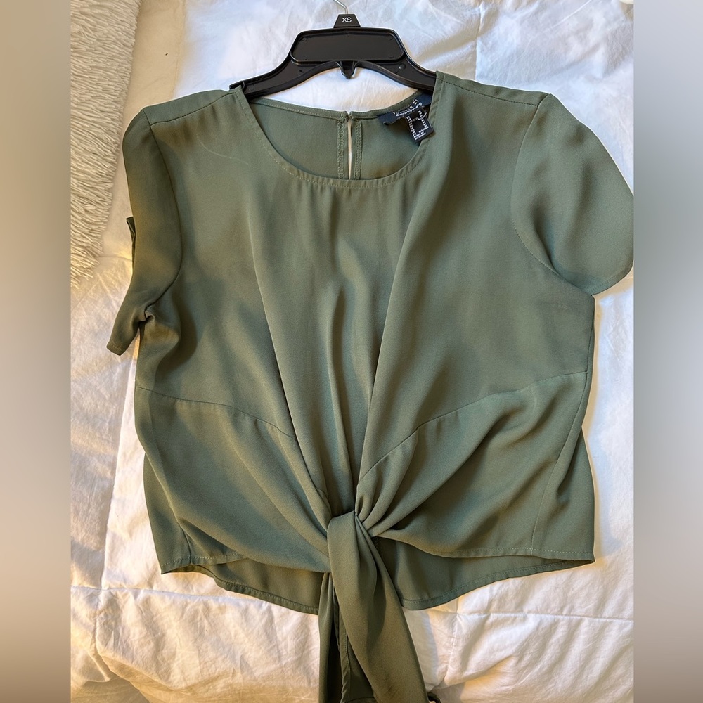 FOREVER 21 tie front blouse